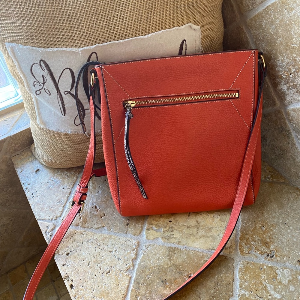 GILI Crossbody